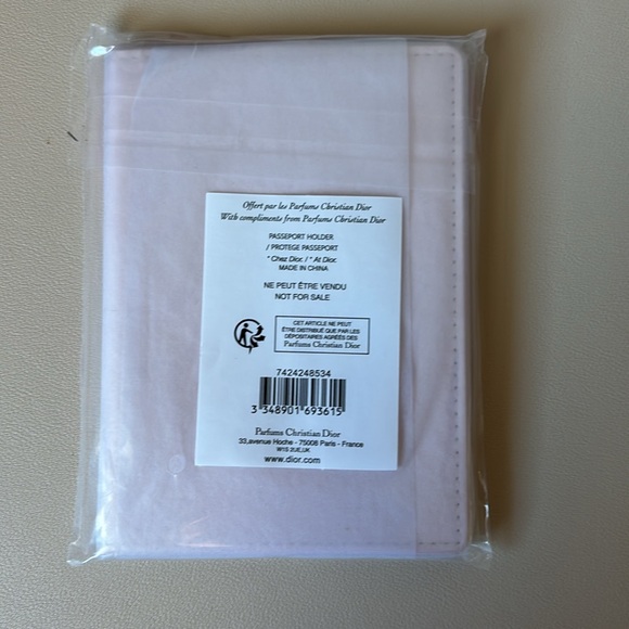 NEW Christian Dior Passport Holder - Picture 4 of 4